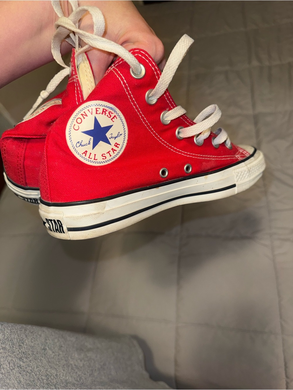 Red converse - Picture 9 of 10